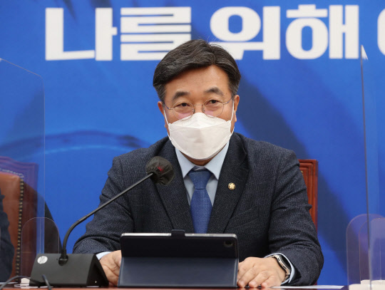 더불어민주당 윤호중 원내대표가 3일 서울 여의도 국회에서 열린 정책조정회의에서 발언하고 있다.   [국회사진기자단]